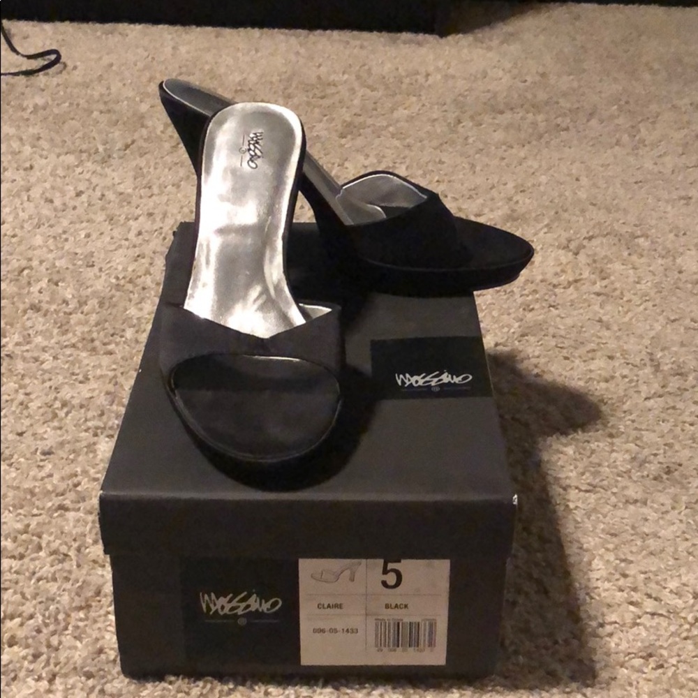 Black slide on heel